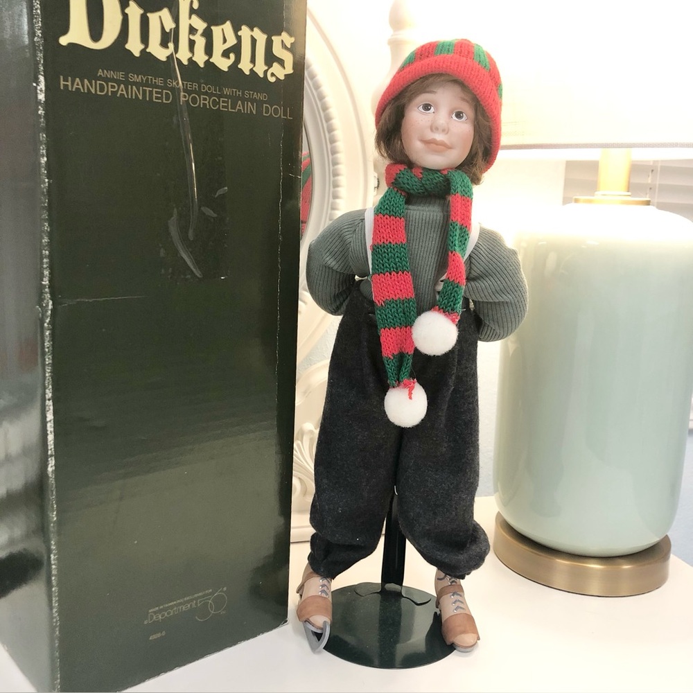 Department 56 Dickens Annie Smythe Skater Porcelain Doll Holding Snowballs 16”